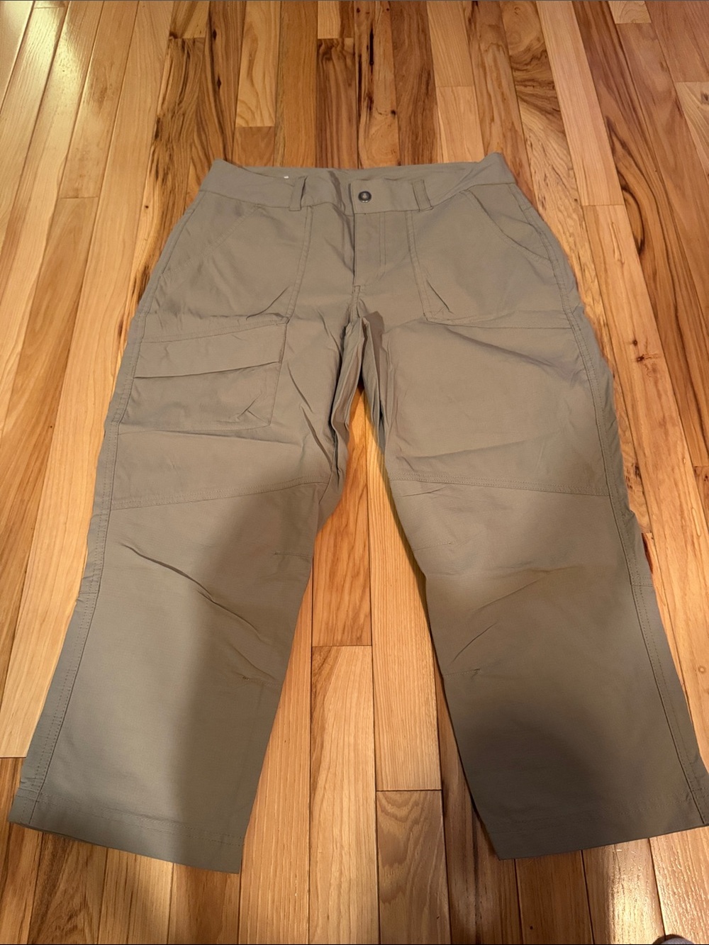 Columbia Women's Tan Cropped Cargo Pants